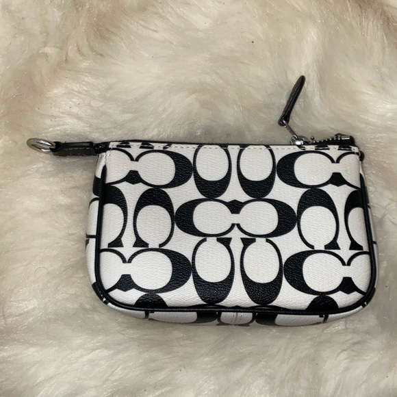 Nolita 15 in checkered print wristlet - Picture 3 of 7